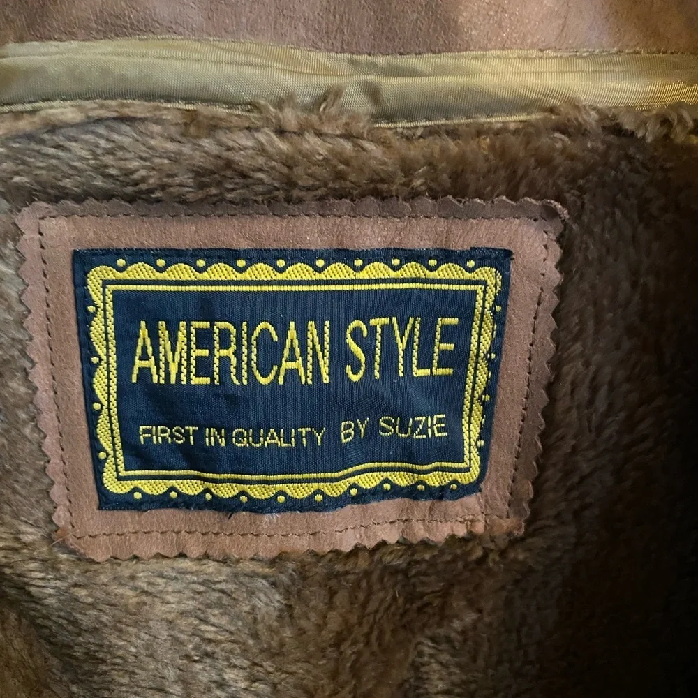 Vintage American Style Brown Leather Belted Trench Coat
Mountain life old money - Picture 13 of 14